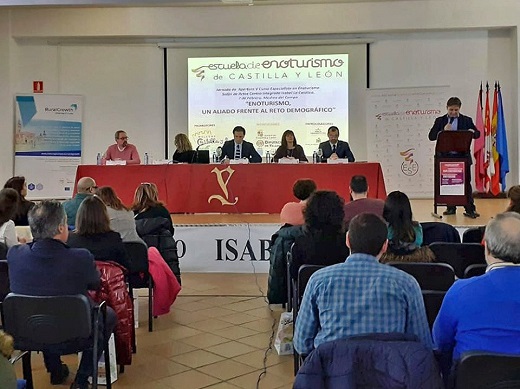 Apertura del V Curso Especialista en Enoturismo de la Escuela Superior de Enoturismo de Castilla y León, en Medina del Campo.